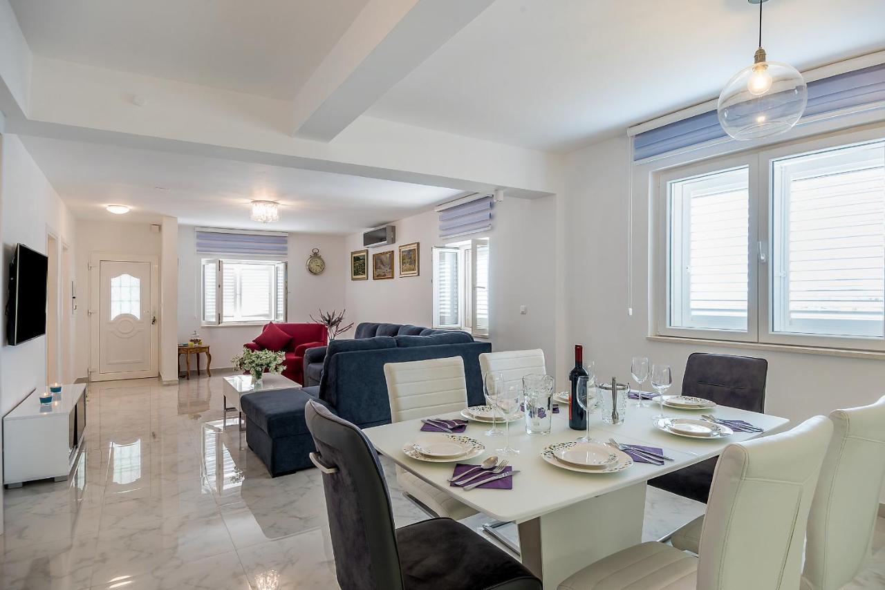 Villa Lilin San Donji Humac Exteriör bild